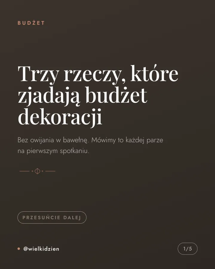 Karuzela pięciu grafik na kremowym tle wyjaśniających trzy najczęstsze przyczyny przekroczenia budżetu dekoracji ślubnych: kwiaty poza sezonem, dekorowanie każdego kąta, późne zmiany koncepcji. Slajd 1.